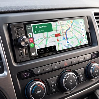 Autoradio carplay indiquant le map dans une voiture